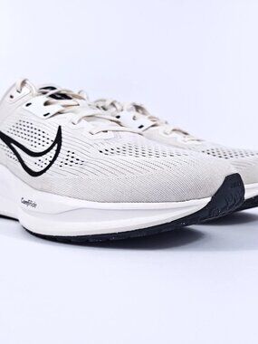 Nike Quest 6 Mens 12 Lightweight Cushioned Comfort Road Running Shoe White Black